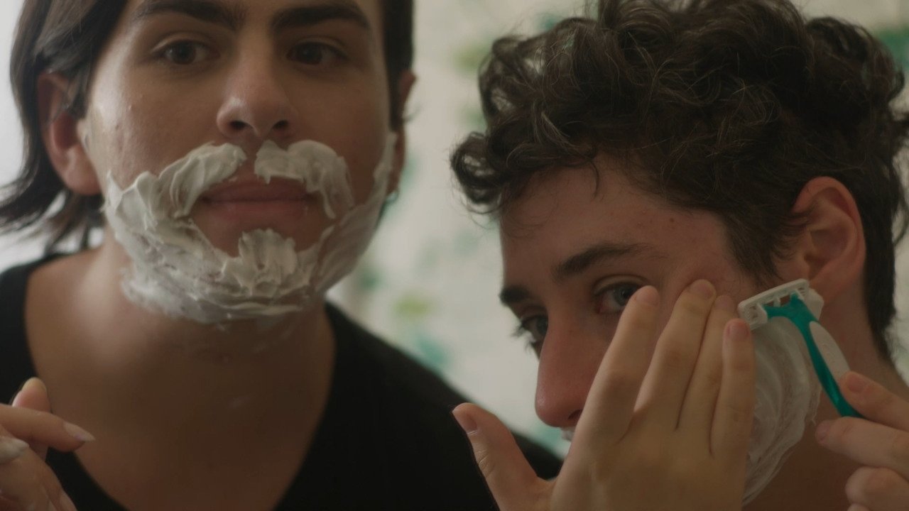 T Movie Screenshot 1