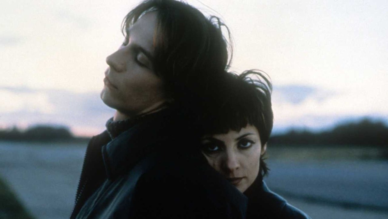 Lovers of the Arctic Circle Movie Screenshot 3