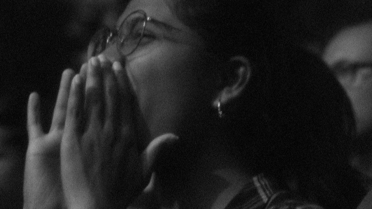 A Night of Knowing Nothing Movie Screenshot 5