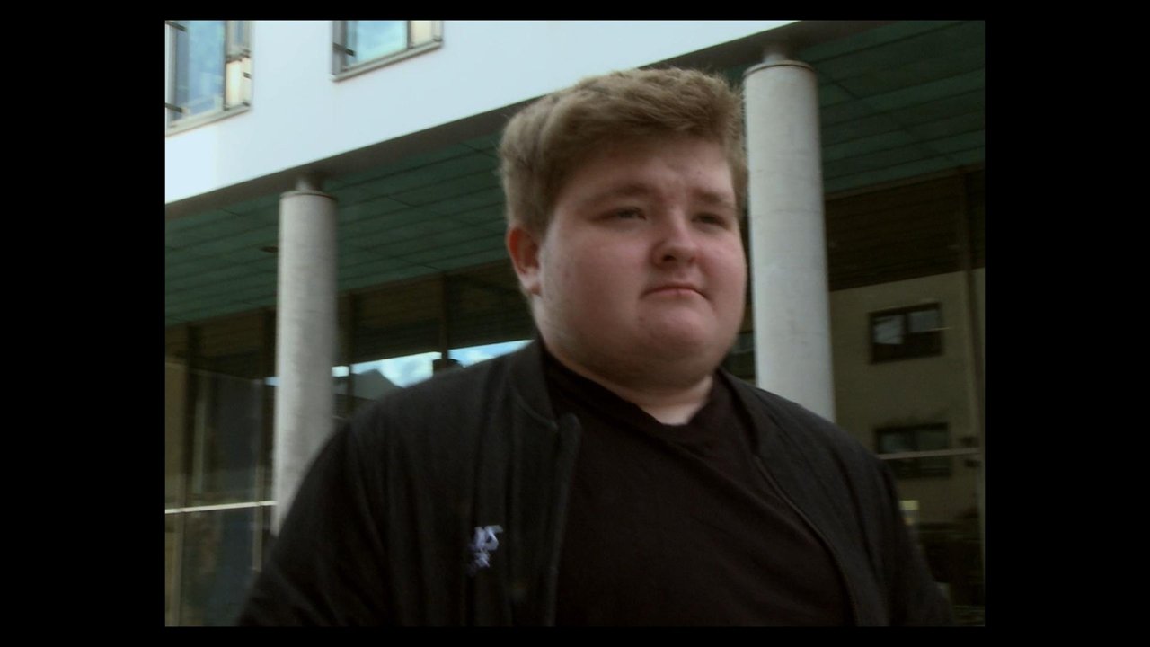 Mentally Unavailable Movie Screenshot 3
